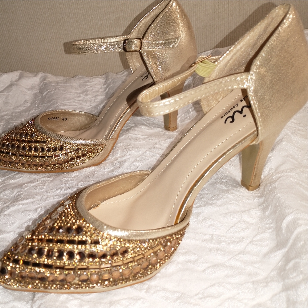 Women's size Euro 40/9 BRILLIANTLY  STUDIED HIGH HEELS BRAND NEW!!